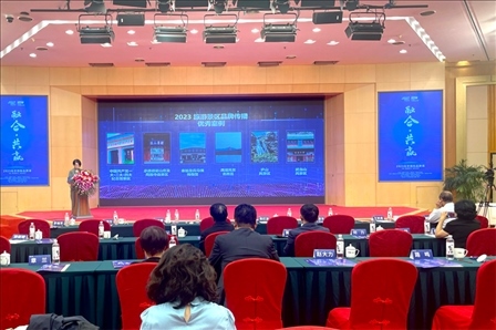 現(xiàn)場(chǎng)發(fā)布《2023旅游景區(qū)品牌傳播優(yōu)秀案例》。人民網(wǎng)記者 劉微攝