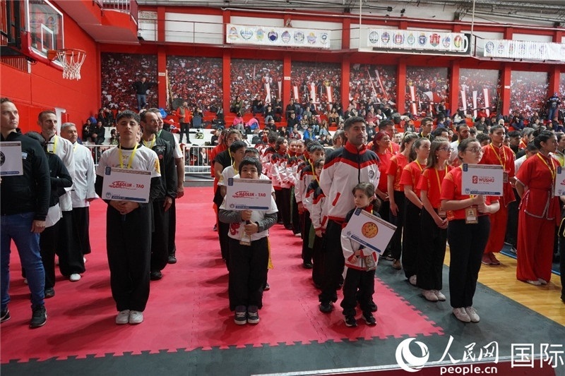 圖為開幕式現(xiàn)場(chǎng)運(yùn)動(dòng)員入場(chǎng)儀式。人民網(wǎng)記者 許放攝