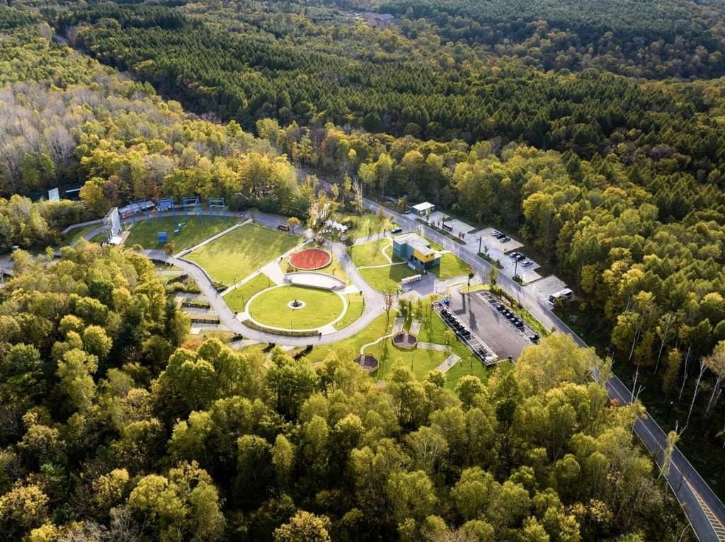 長白山華美勝地已實(shí)現(xiàn)“綠電”直供。嚴(yán)磊攝