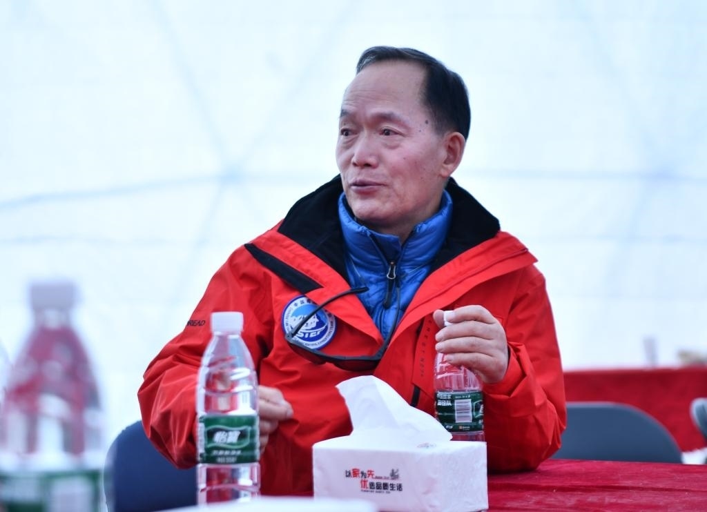 中國科學院院士、第二次青藏科考隊隊長姚檀棟在卓奧友峰登山大本營（9月29日攝）。新華社記者晉美多吉 攝