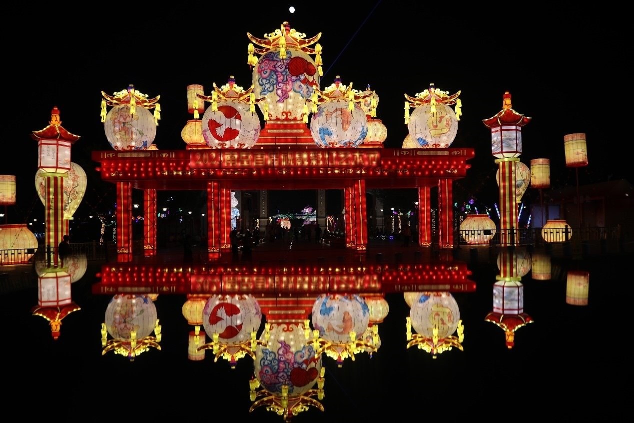 中秋國慶期間，南岳祝融文旅小鎮(zhèn)舉辦祝融花燈節(jié)。曹正平攝