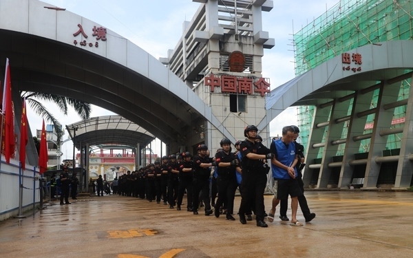 移交現(xiàn)場(chǎng)。公安部供圖