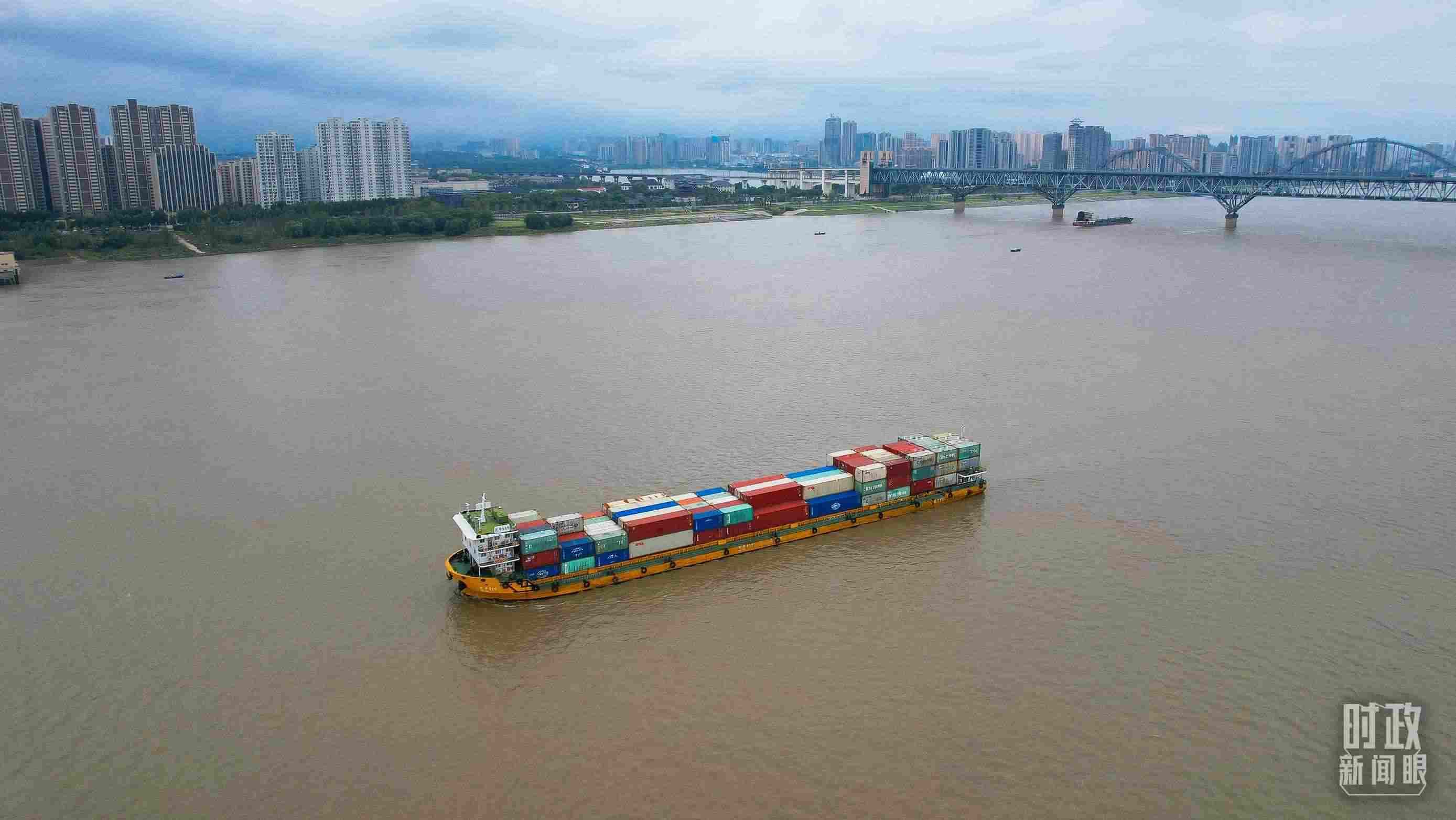 △長(zhǎng)江九江段。（總臺(tái)央視記者范凱拍攝）