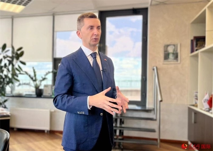 中白工業(yè)園開發(fā)公司第一副總經(jīng)理基里爾·卡羅杰耶夫接受人民網(wǎng)記者采訪。人民網(wǎng)記者 朱虹攝