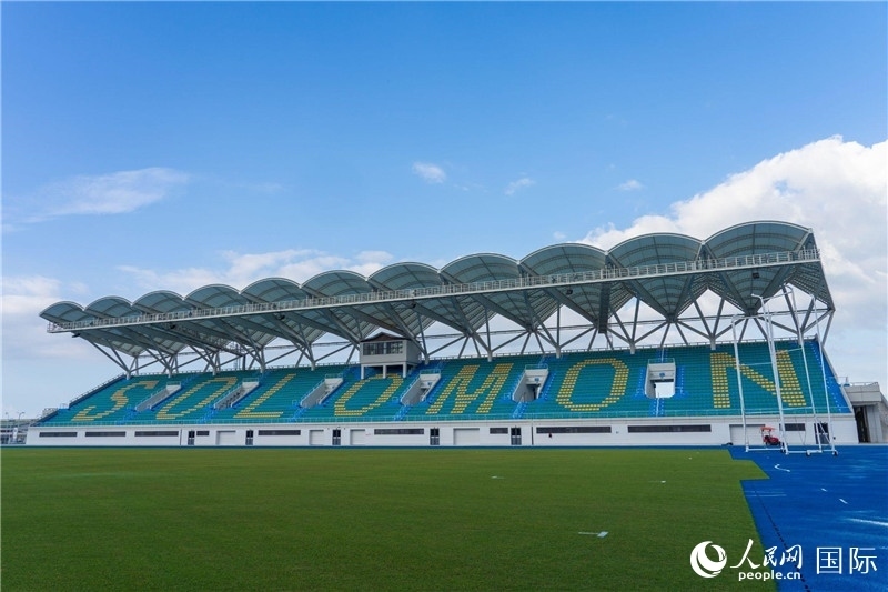 2023年9月12日，位于所羅門群島首都霍尼亞拉的由中土公司承建的中國(guó)援所羅門群島2023年太平洋運(yùn)動(dòng)會(huì)體育場(chǎng)館。人民網(wǎng) 賀吉攝