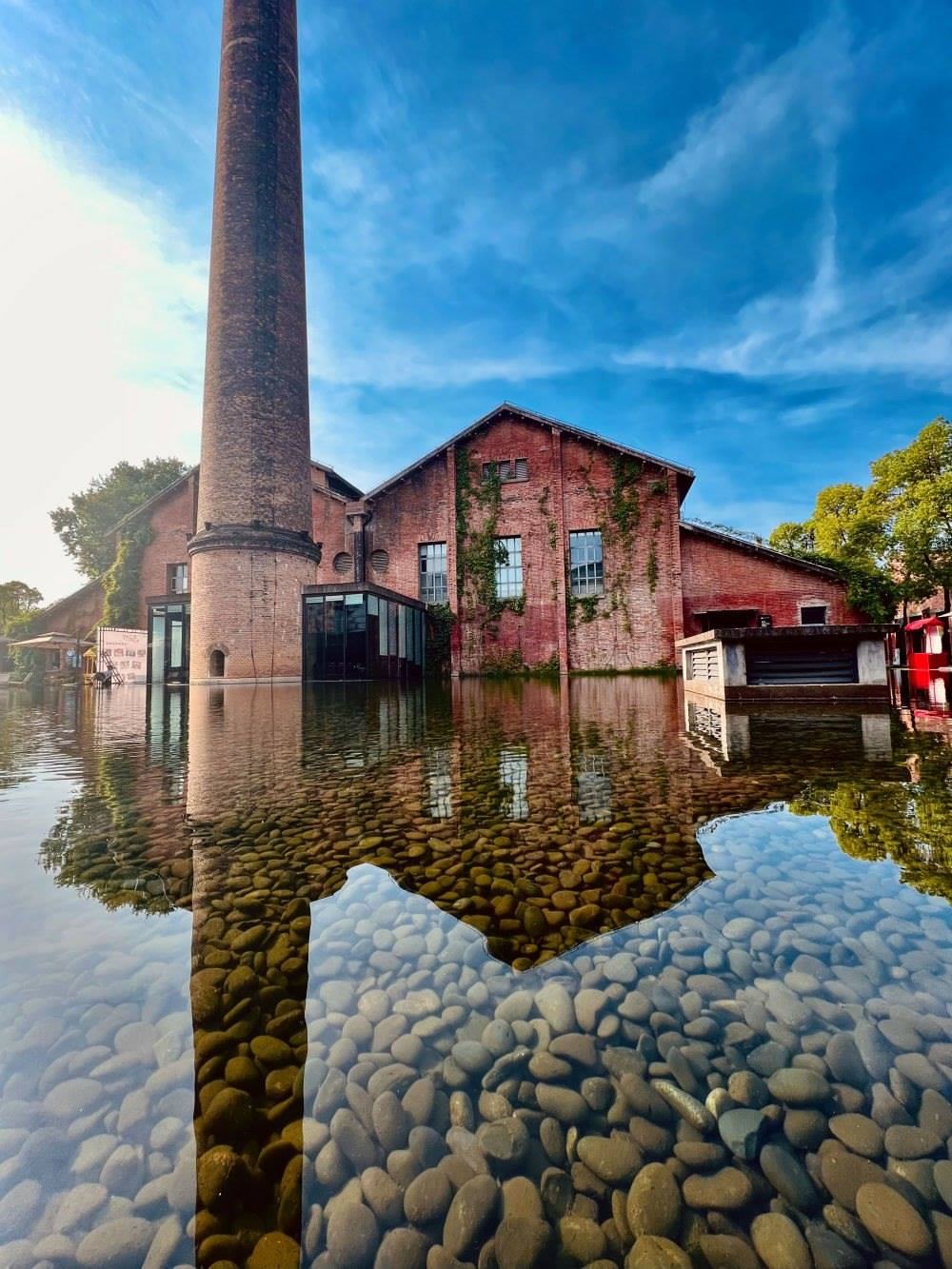 ↑景德鎮(zhèn)陶溪川文創(chuàng)街區(qū)一景（2023年5月15日攝）。