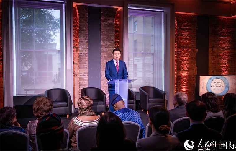 中國駐英國使館臨時代辦楊曉光致辭。人民網 郭錦標攝