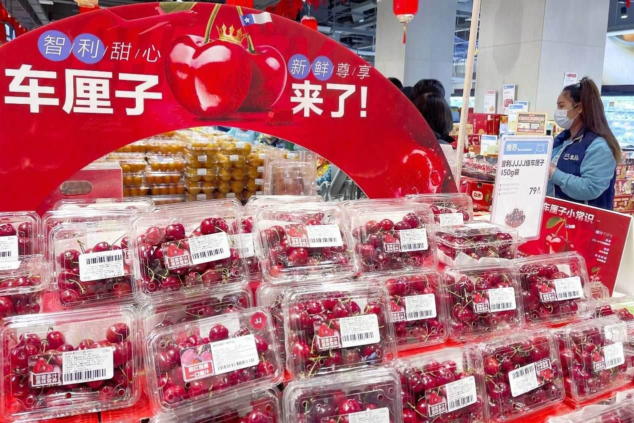 北京一家盒馬鮮生超市中智利車厘子售賣區(qū)。來源：視覺中國