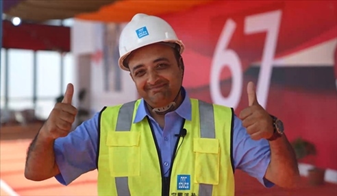 瓦利德·拉馬丹接受人民網(wǎng)記者采訪。嚴(yán)川吉雨攝