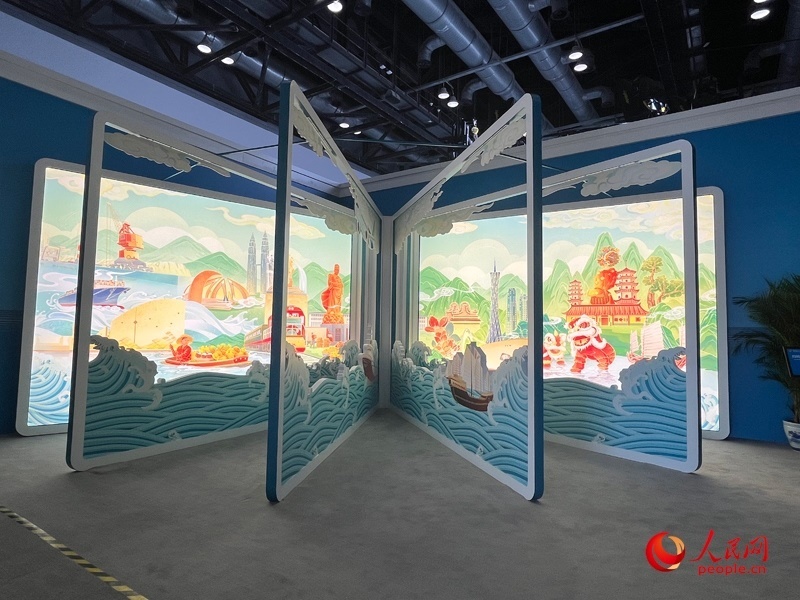 新聞中心媒體公共工作區(qū)兩側(cè)矗立著打開的“書畫”。人民網(wǎng)記者 杜燕飛攝