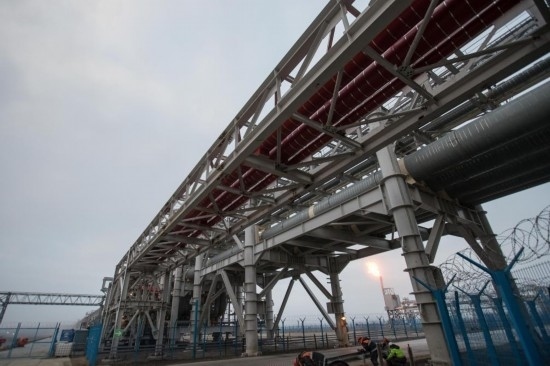 這是2018年8月8日在俄羅斯薩別塔拍攝的中俄亞馬爾項(xiàng)目輸氣管道。（新華社記者吳壯攝）