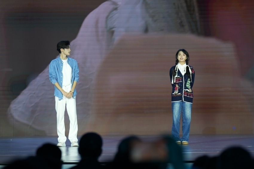 煎餅果仔（演員張家?。⑾奶烀妹茫ㄑ輪T楊茜云）