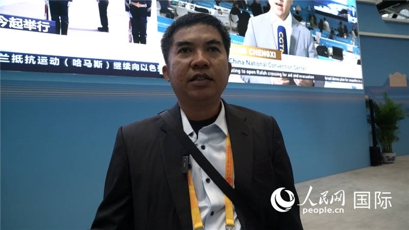 印尼《辛加朗綜合日報(bào)》記者班邦·蘇利斯提奧（Bambang Sulistio）與記者交談。人民網(wǎng) 楊春燕攝