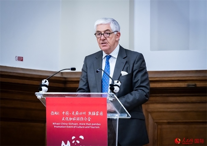 英中商業(yè)發(fā)展中心主席約翰·麥克萊恩致辭。人民網(wǎng) 郭錦標(biāo)攝