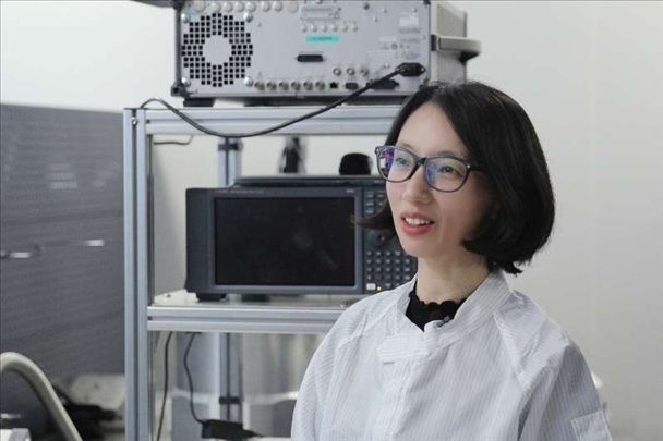 李婧在中國(guó)科學(xué)院紫金山天文臺(tái)毫米波和亞毫米波技術(shù)實(shí)驗(yàn)室。（受訪者供圖）