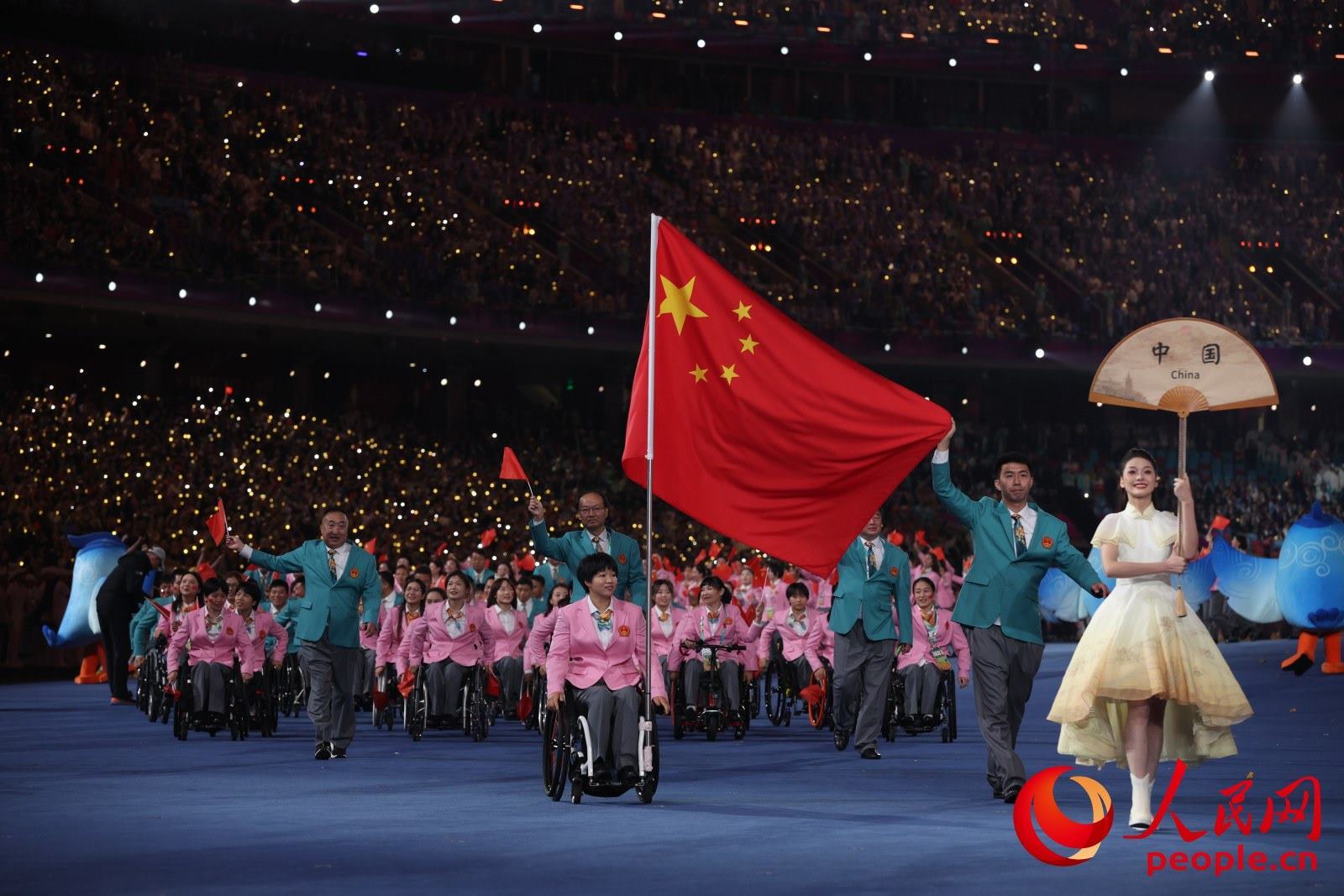 開幕式上，中國體育代表團入場。人民網(wǎng) 周靜圓攝
