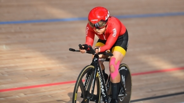 10月23日，杭州第4屆亞殘運(yùn)會(huì)場(chǎng)地自行車(chē)女子個(gè)人C4-5級(jí)3000米追逐賽金牌賽舉行。圖為中國(guó)隊(duì)選手季子賢在比賽中。圖片來(lái)源：杭州亞殘組委會(huì)