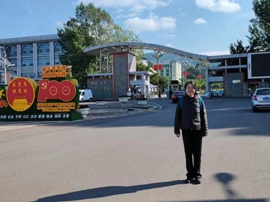 北京交通大學(xué)退休教師李唐軍在西昌學(xué)院。校方供圖