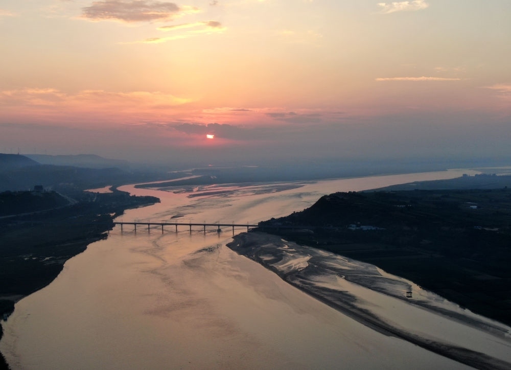  豫陜交界附近拍攝的黃河景色（2020年9月7日攝，無人機照片）。新華社記者 郝源 攝
