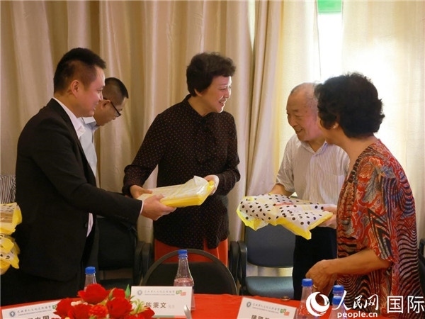 當?shù)貢r間10月23日，國務(wù)院僑務(wù)辦公室主任陳旭在巴西華人文化交流協(xié)會會館出席里約僑界舉辦的重陽節(jié)敬老聯(lián)歡活動。人民網(wǎng)記者 陳海琪攝