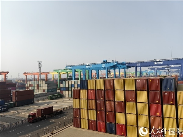 天津港北疆港區(qū)C段智能化集裝箱碼頭。人民網(wǎng)記者 符園園攝
