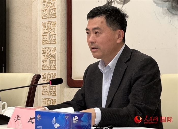 10月31日，歐美同學(xué)會(huì)秘書(shū)長(zhǎng)李民在第五屆中法文化論壇媒體吹風(fēng)會(huì)上講話。（人民網(wǎng) 謝瑩攝）