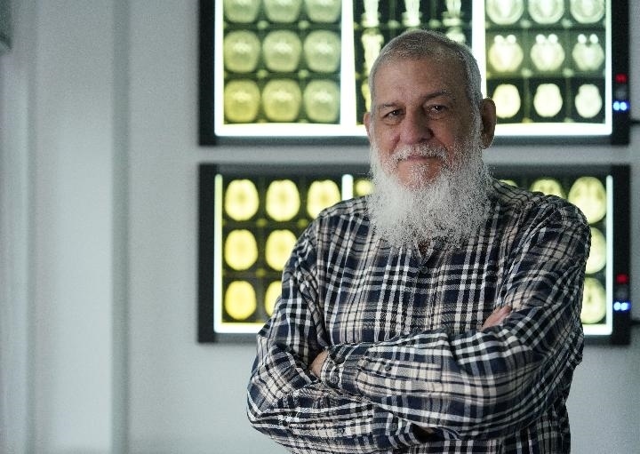 10月31日，古巴科學(xué)家裴德樂在電子科技大學(xué)校園內(nèi)。