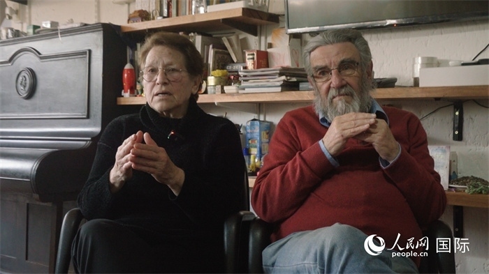 艾麗西亞·奧夫雷貢（左）和馬里奧·帕佐斯接受人民網(wǎng)專訪。人民網(wǎng)記者 張若涵攝