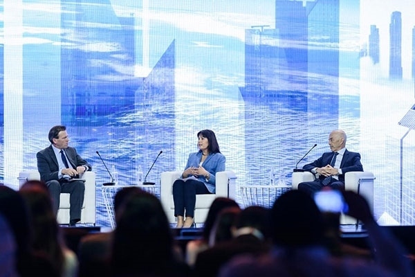 牛津大學(xué)研究全球化與發(fā)展問題的教授伊恩·戈?duì)柖。ㄓ乙唬┍硎?，全球格局的變化是結(jié)構(gòu)性的，各國特別是西方國家必須順應(yīng)變化。迪拜商會供圖