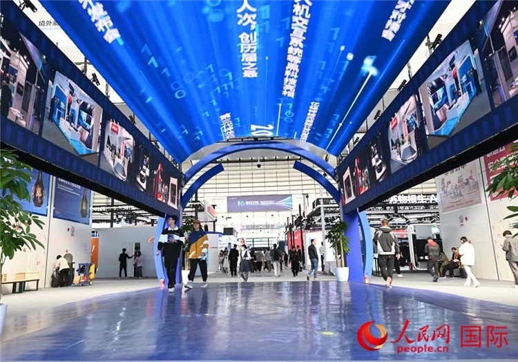 11月7日上午，2023年世界互聯(lián)網(wǎng)大會(huì)“互聯(lián)網(wǎng)之光”博覽會(huì)在浙江烏鎮(zhèn)開幕。人民網(wǎng)記者 葉賓得攝