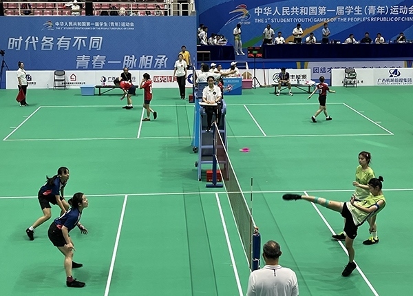 11月11日，第一屆全國學(xué)生（青年）運(yùn)動(dòng)會(huì)毽球（校園組）比賽現(xiàn)場(chǎng)。人民網(wǎng)記者 歐興榮攝