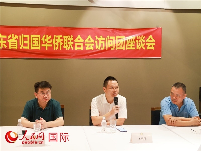 中國駐里約總領(lǐng)館副總領(lǐng)事王尉育（中）在座談會上致辭。人民網(wǎng)記者 陳海琪攝