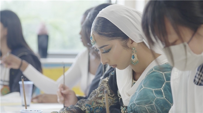 學生學習中國書法。帕特里克·謝德-西蒙茲攝