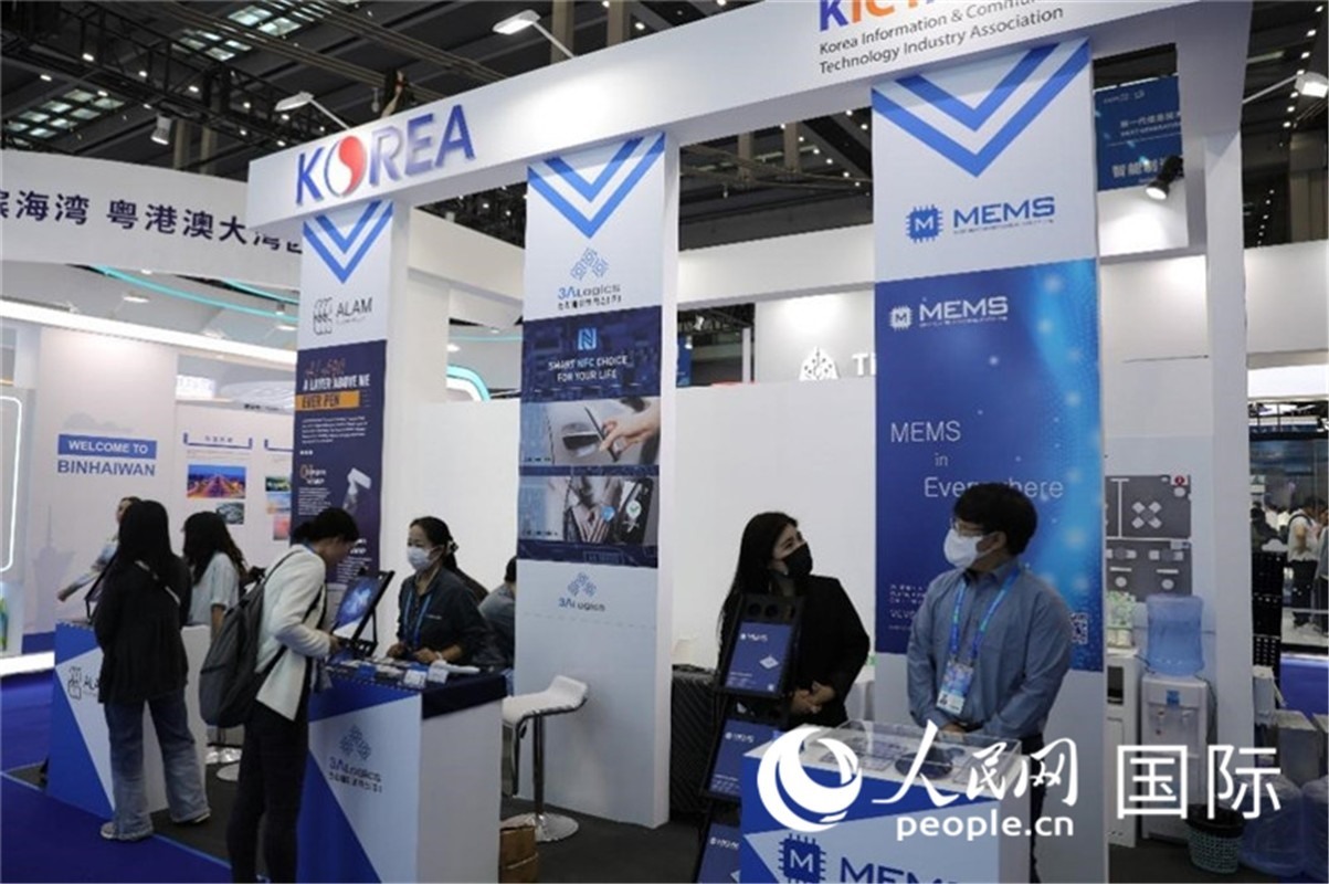 第二十五屆中國國際高新技術(shù)成果交易會15日在深圳開幕，圖為韓國企業(yè)展臺（人民網(wǎng)記者 魯揚攝）