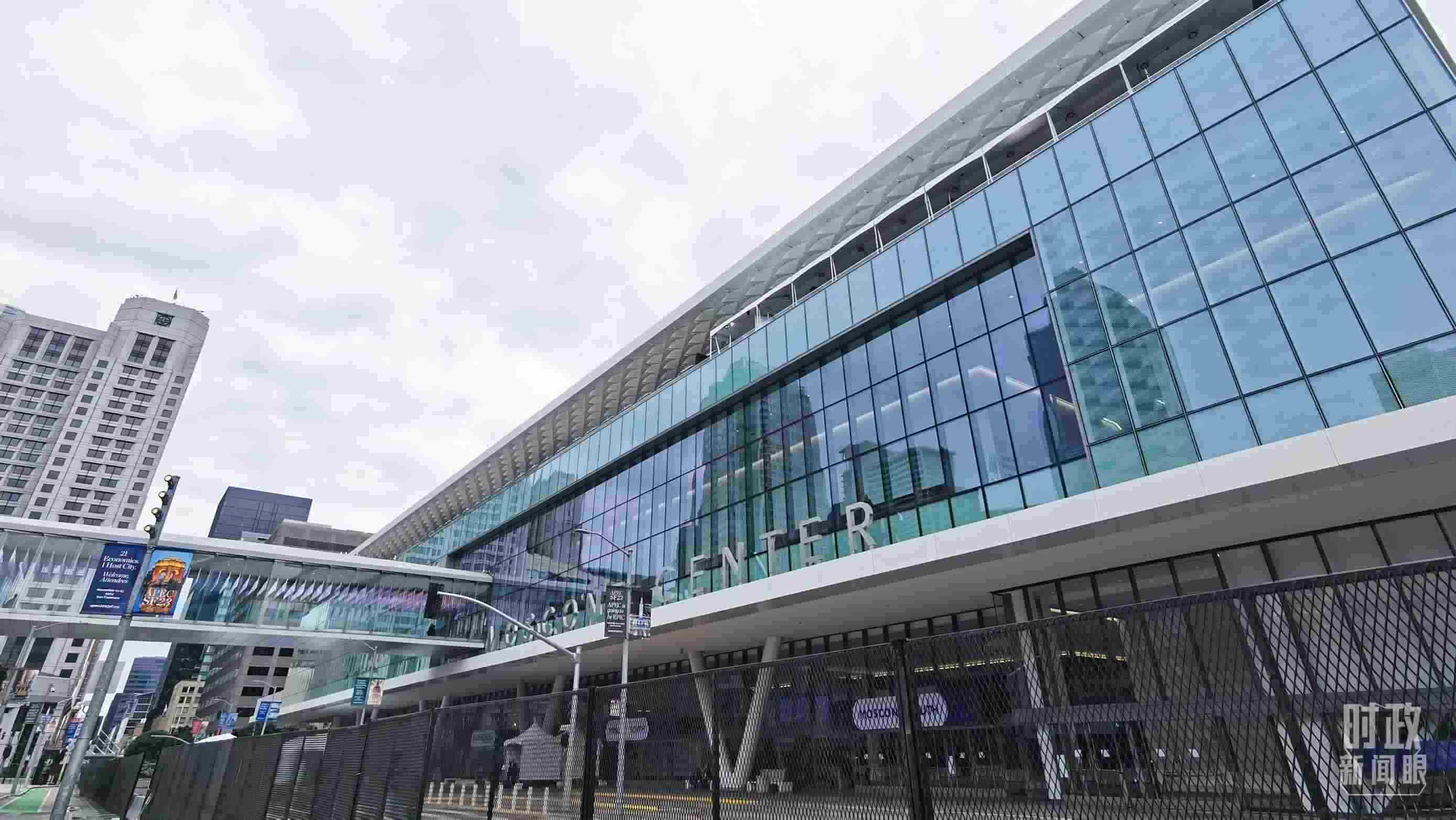 △美國舊金山，莫斯康中心，APEC第三十次領導人非正式會議在這里舉行。（總臺央視記者曹亞星拍攝）