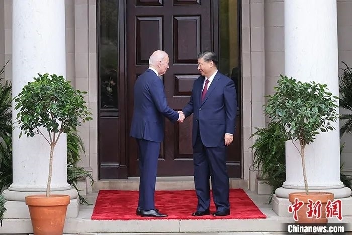 當?shù)貢r間11月15日，中國國家主席習近平在美國舊金山斐洛里莊園同美國總統(tǒng)拜登舉行中美元首會晤。中新社記者 盛佳鵬 攝