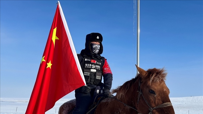 呼倫貝爾陳巴爾虎旗公安局副局長(zhǎng)石永志。人民網(wǎng)記者 張敏穎攝