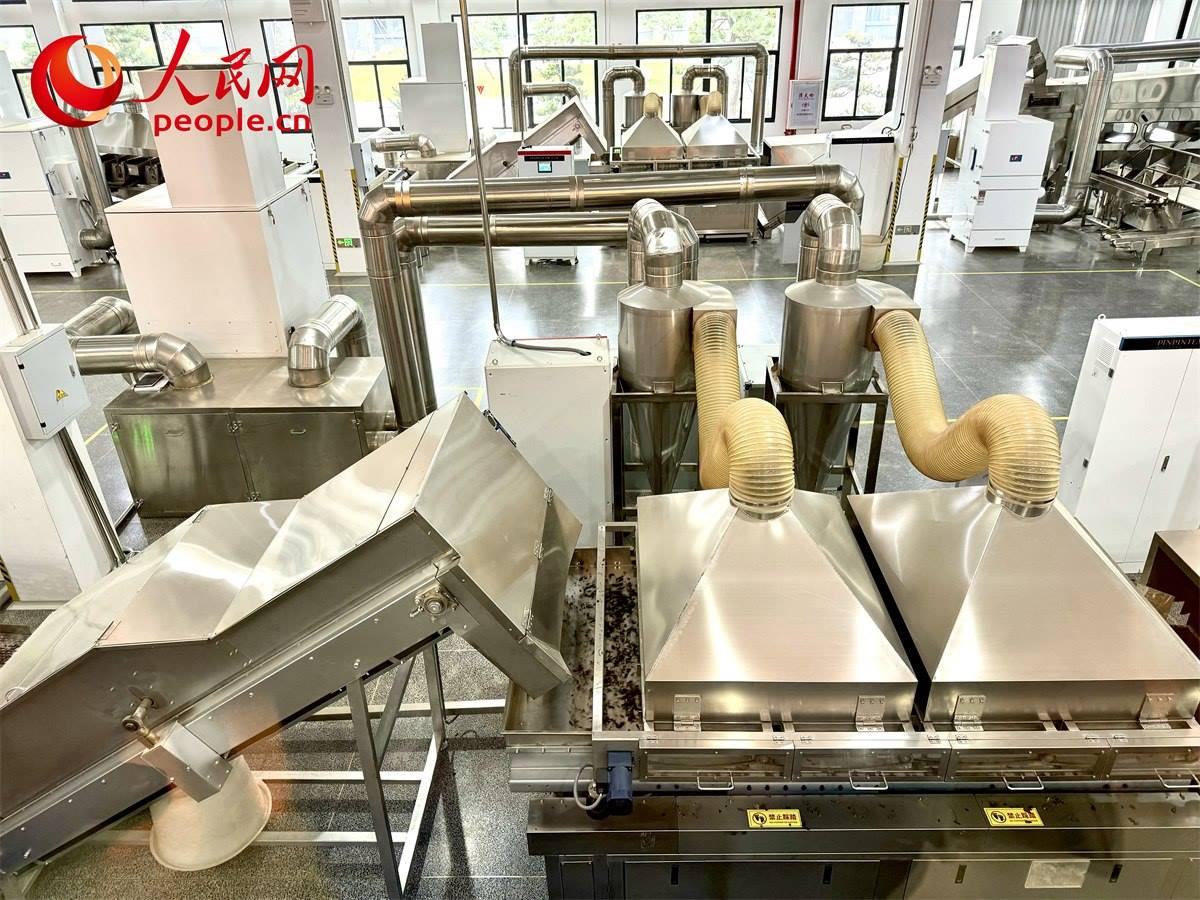 品品香白茶精制自動(dòng)化生產(chǎn)廠房。人民網(wǎng)記者 劉微攝