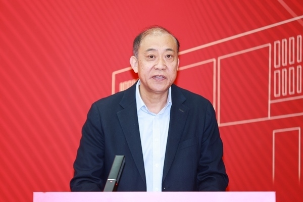 《教育踐悟錄》作者、中央財(cái)經(jīng)大學(xué)黨委書(shū)記何秀超。受訪者供圖