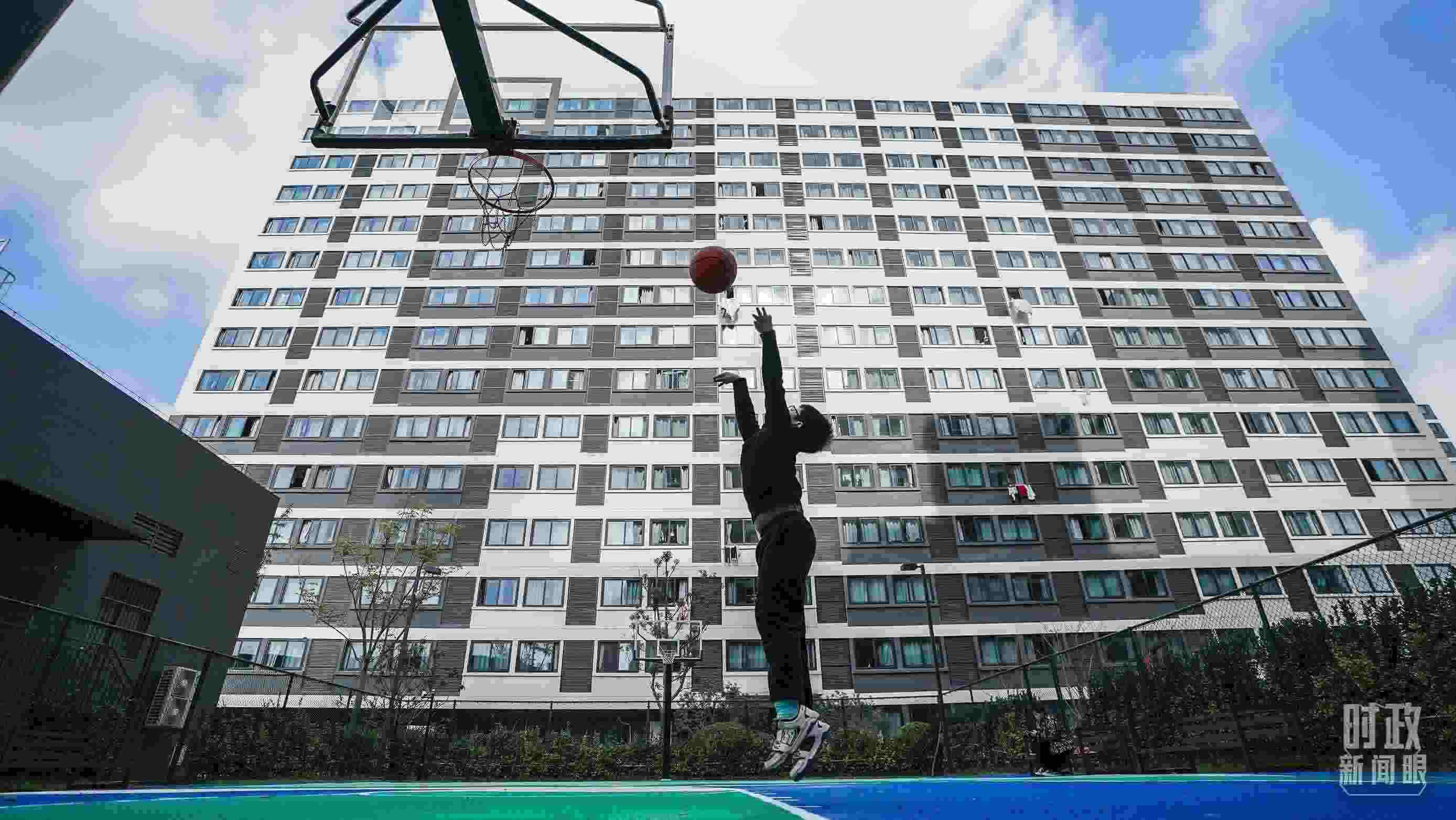 △上海市閔行區(qū)新時(shí)代城市建設(shè)者管理者之家。（總臺(tái)國廣記者李晉拍攝）