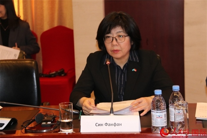 中國駐哈薩克斯坦大使館公使銜參贊邢芳芳致辭。人民網(wǎng)記者 李強攝