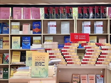 中國主題圖書亮相越南河內(nèi)書街。中國圖書進(jìn)出口（集團(tuán)）有限公司供圖