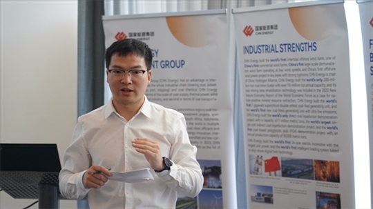 龍?jiān)垂敬戆l(fā)言致辭。 人民網(wǎng) 張茜攝