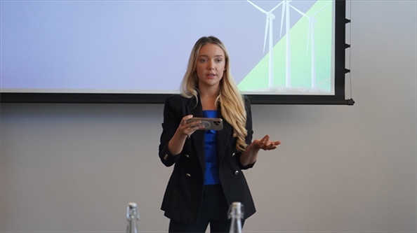 南非駐亞洲和金磚國(guó)家無(wú)任所大使蘇克拉爾代表吉娜·布朗發(fā)言。 人民網(wǎng) 張茜攝