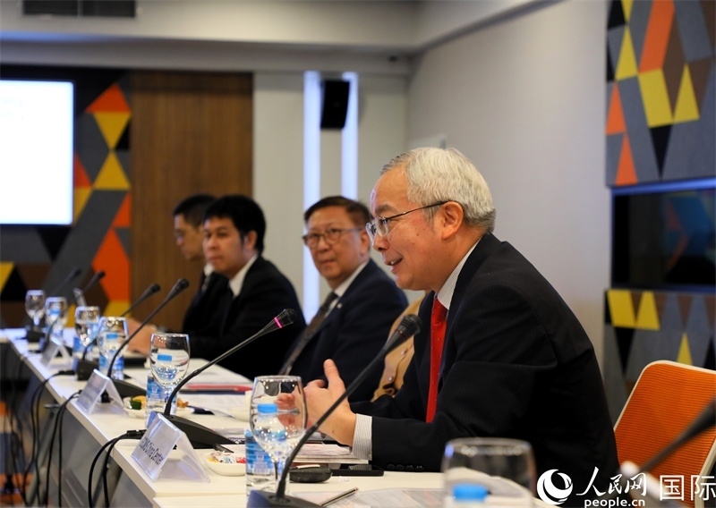 中國(guó)國(guó)際問(wèn)題研究院副院長(zhǎng)榮鷹致開(kāi)幕辭。人民網(wǎng)記者 白元琪攝