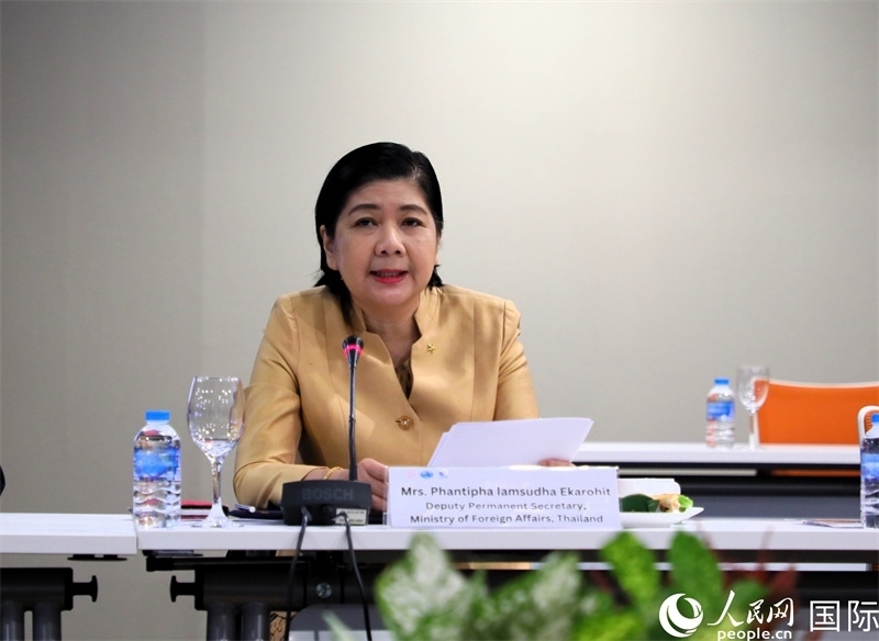泰國(guó)外交部副次長(zhǎng)潘提帕作主旨發(fā)言。人民網(wǎng)記者 白元琪攝