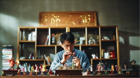 郎佳子彧通過短視頻直播，讓更多人關注并喜歡捏面人。受訪者供圖