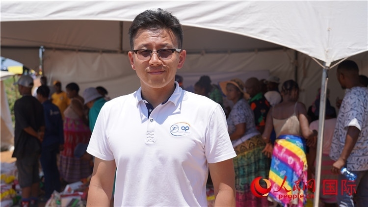 延鋒彼歐南非公司總經(jīng)理張鑫發(fā)言致辭。人民網(wǎng) 張茜攝