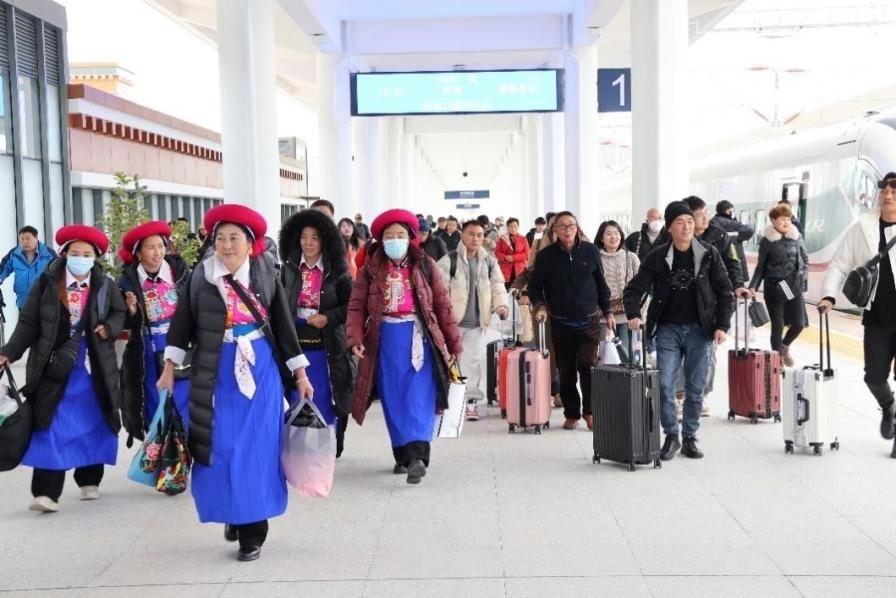 麗香鐵路開(kāi)通滿(mǎn)月，累計(jì)發(fā)送旅客超18萬(wàn)人次。受訪(fǎng)方供圖