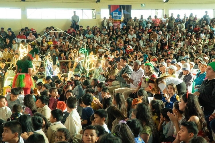 捐贈(zèng)儀式在埃爾查科市中心的體育館舉行。中國電建厄瓜多爾代表處提供圖